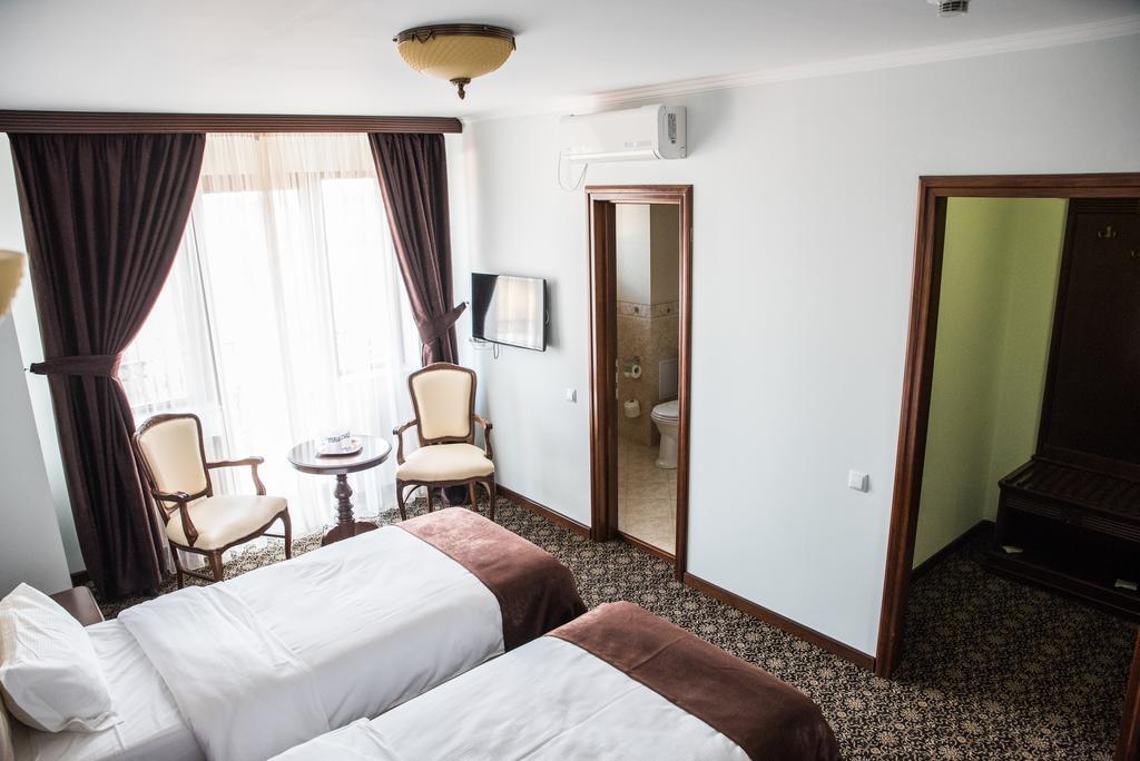 Hotel Giuliano Bragadiru Exteriör bild