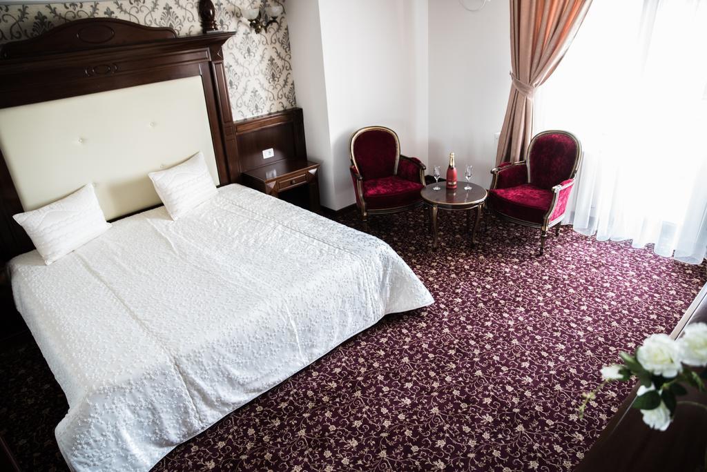 Hotel Giuliano Bragadiru Exteriör bild