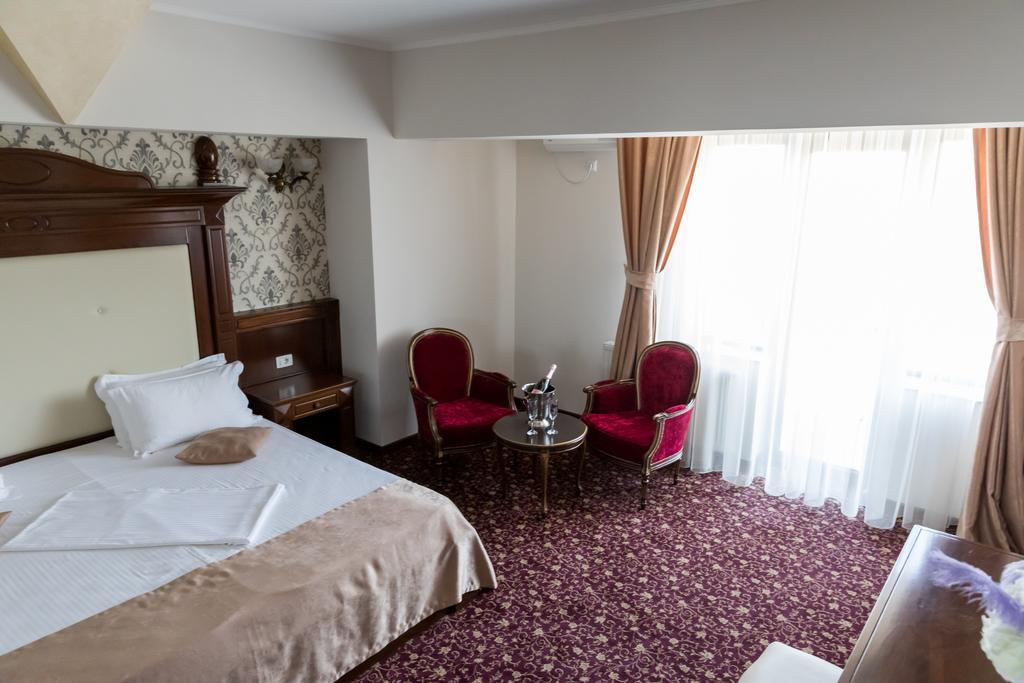 Hotel Giuliano Bragadiru Exteriör bild