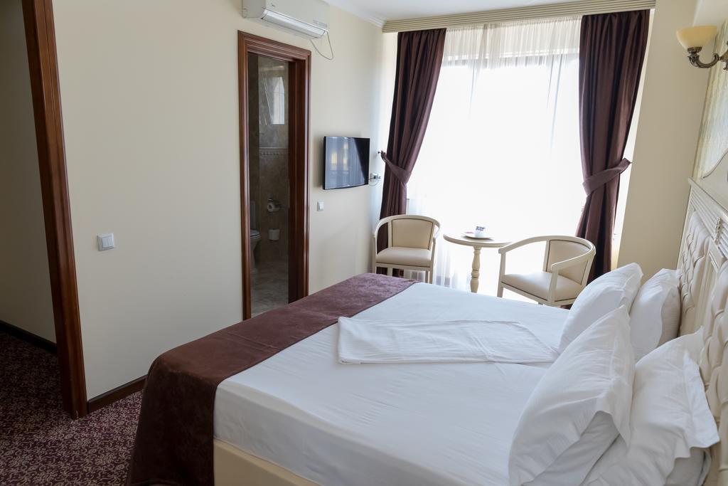 Hotel Giuliano Bragadiru Exteriör bild