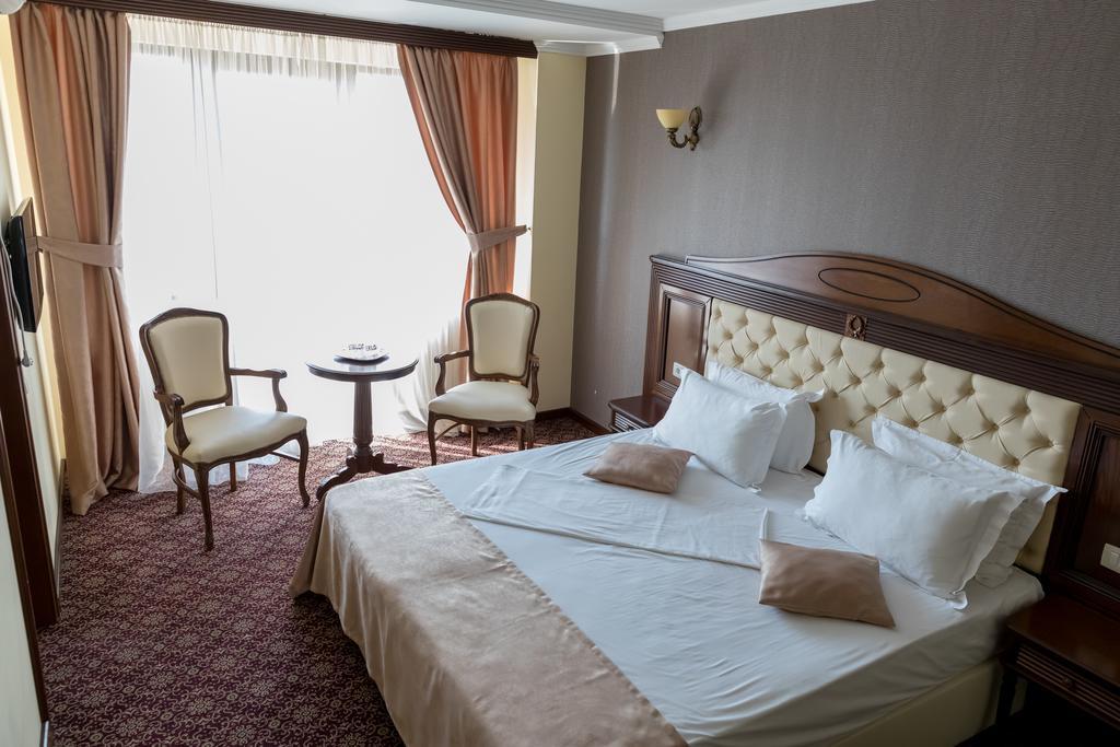 Hotel Giuliano Bragadiru Exteriör bild