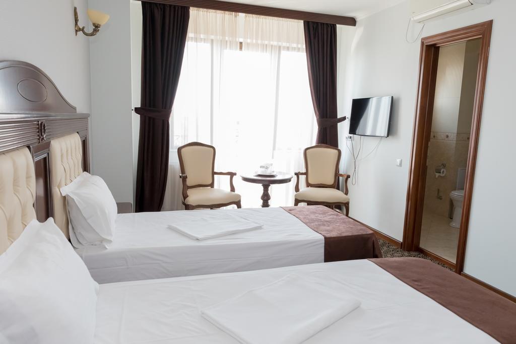 Hotel Giuliano Bragadiru Exteriör bild