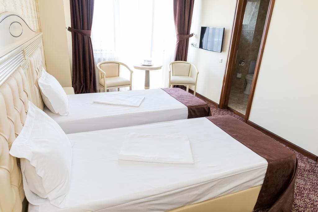 Hotel Giuliano Bragadiru Exteriör bild