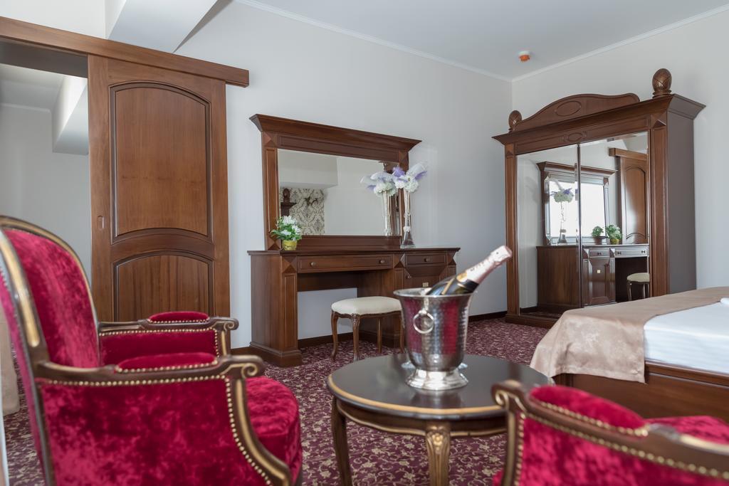 Hotel Giuliano Bragadiru Exteriör bild